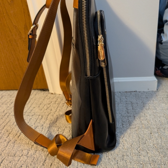 leather backpack - Picture 4 of 4